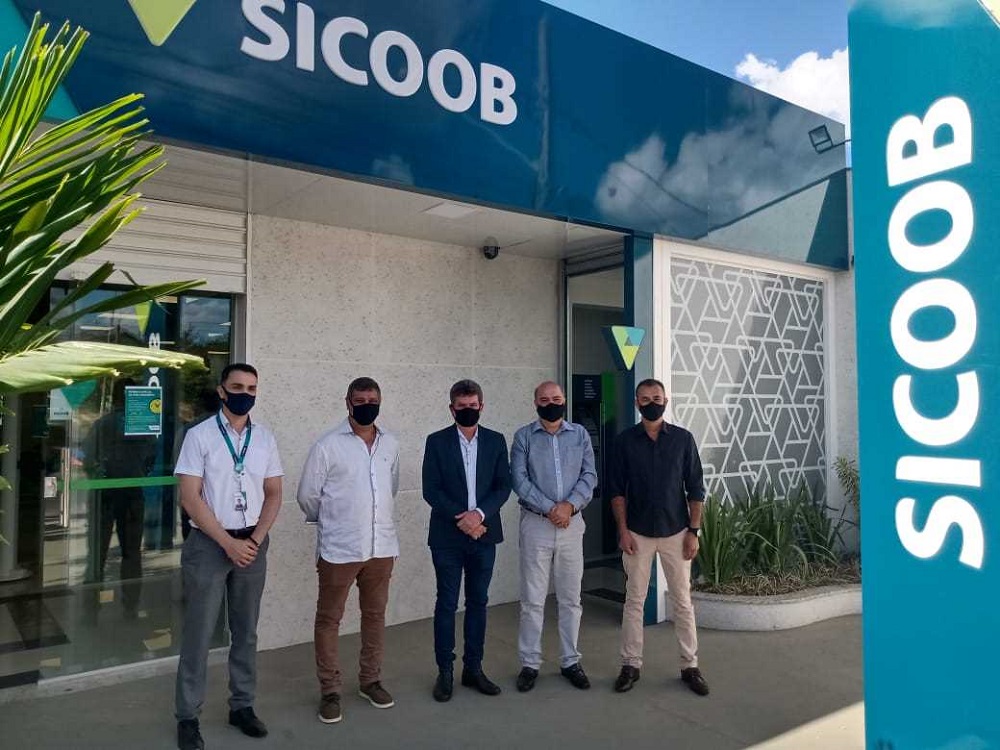 Prefeito Duílio de Castro e vice Dr. Euro visitam nova agência do Sicoob Credisete no Nova Cidade