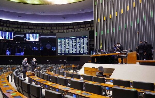 Câmara aprova Medida Provisória (MP) que fixou o salário-mínimo no valor de R$ 1.100